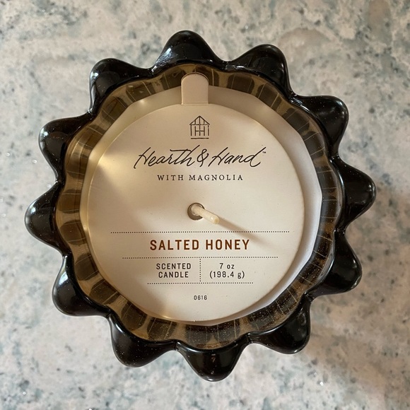 Hearth & Hand with Magnolia Soy 28hr Burning Candle Scent  Sea Salted Honey - Picture 1 of 6